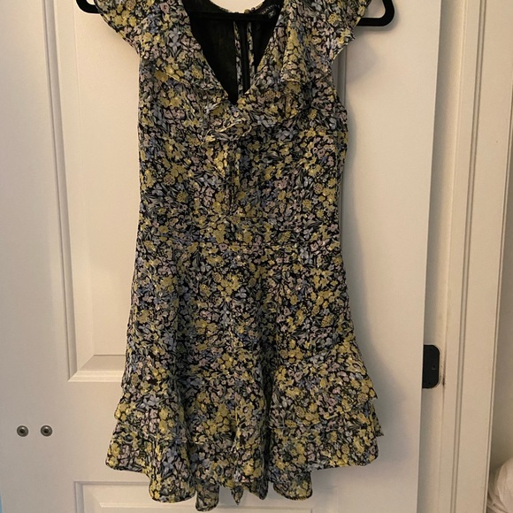 Dynamite floral romper - 10/10 condition never worn - Picture 2 of 3